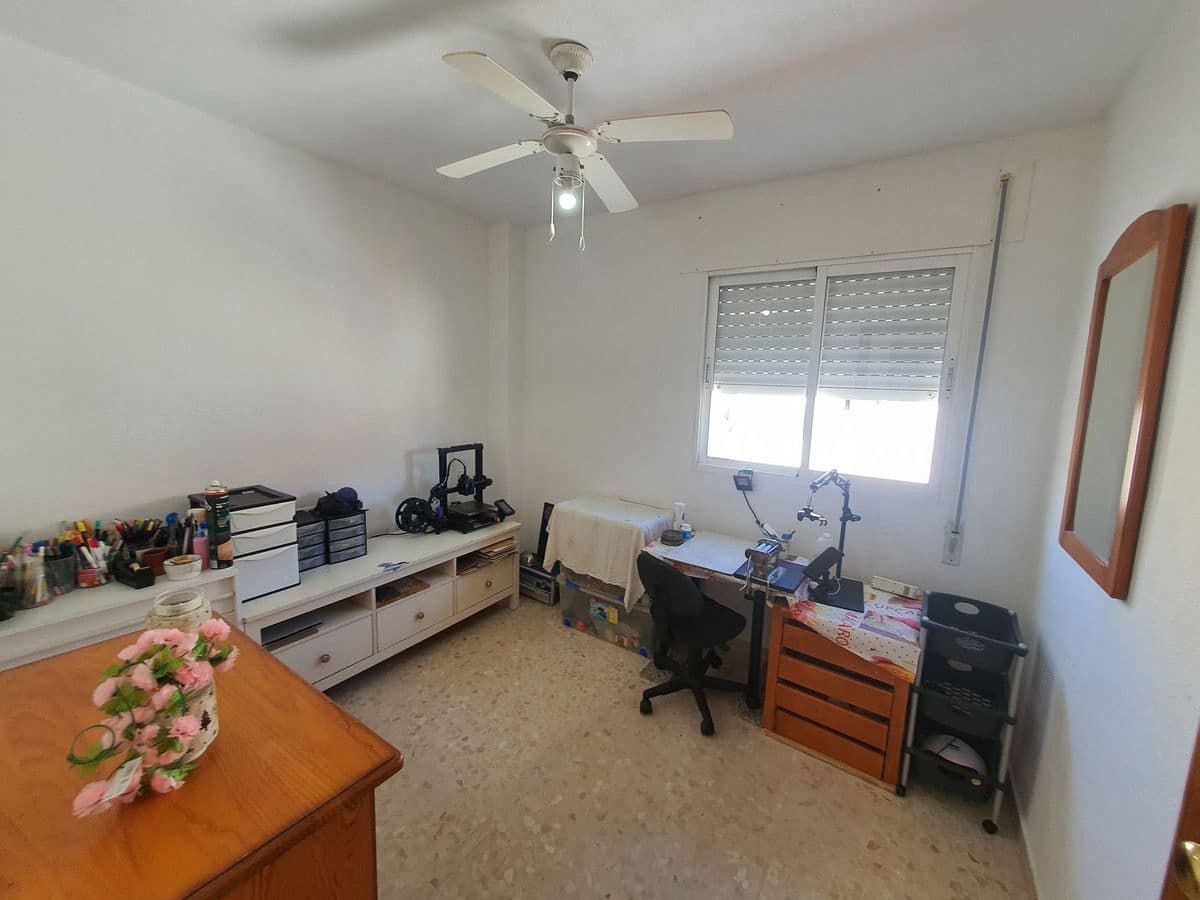 4 soveværelse Byhus til salg i Malaga by med swimmingpool garage - € 399.900 (Ref: 9274942)