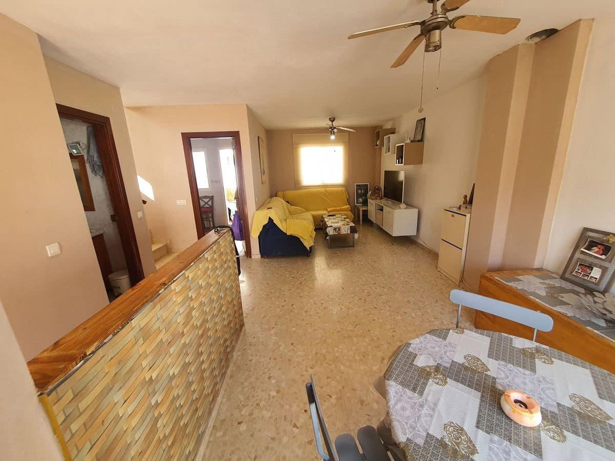 4 soveværelse Byhus til salg i Malaga by med swimmingpool garage - € 399.900 (Ref: 9274942)