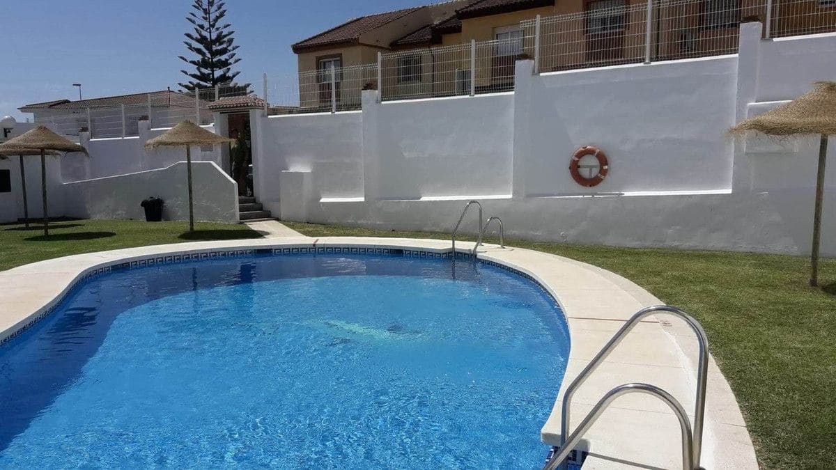 4 soveværelse Byhus til salg i Malaga by med swimmingpool garage - € 399.900 (Ref: 9274942)