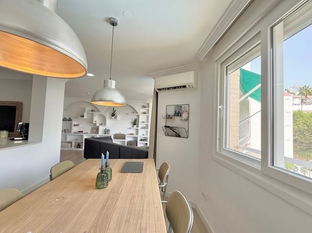 2 soveværelse Lejlighed til salg i Las Gaviotas  - Carvajal, Fuengirola med swimmingpool garage - € 299.000 (Ref: 9283994)