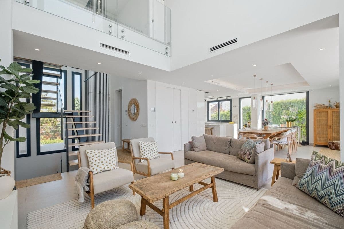 4 makuuhuone Huvila myytävänä paikassa Mijas mukana uima-altaan 
autotalli - 1 875 000 € (Ref: 9284013)