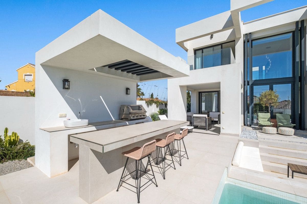 4 makuuhuone Huvila myytävänä paikassa Mijas mukana uima-altaan 
autotalli - 1 875 000 € (Ref: 9284013)