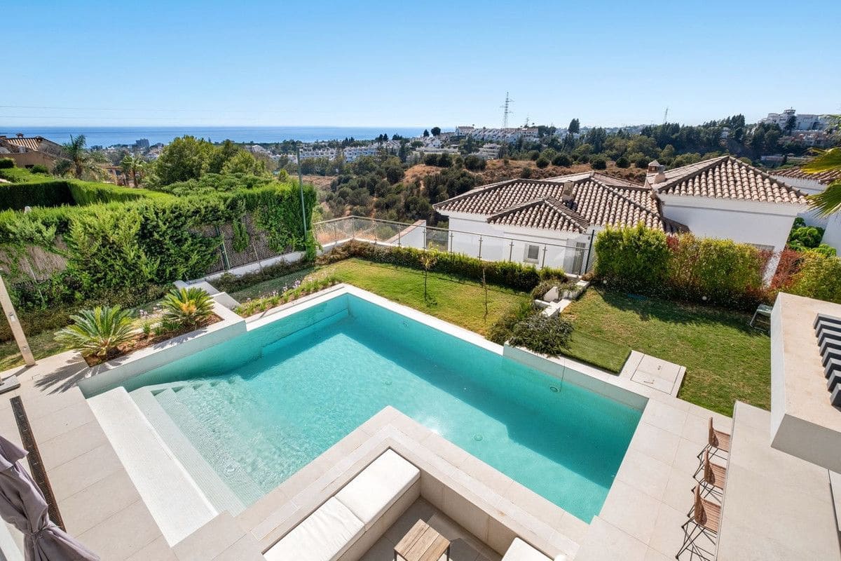 4 makuuhuone Huvila myytävänä paikassa Mijas mukana uima-altaan 
autotalli - 1 875 000 € (Ref: 9284013)