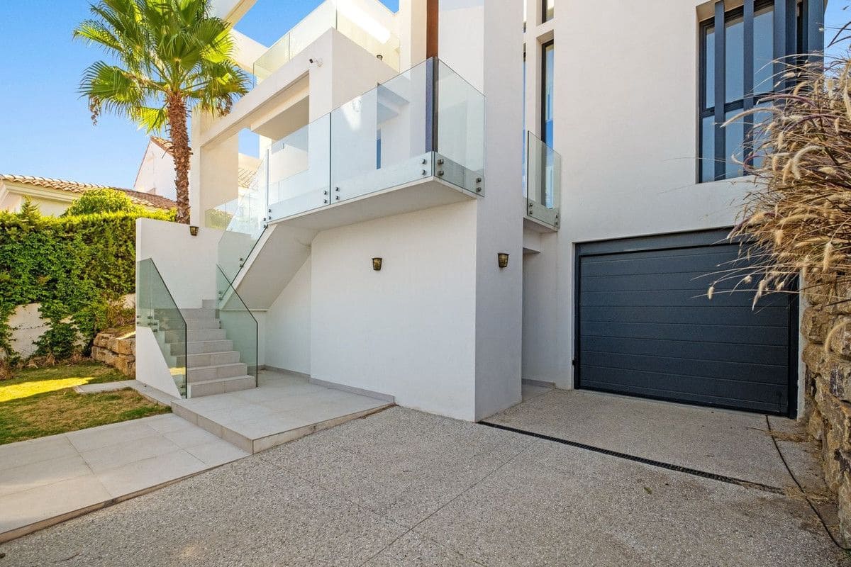 4 makuuhuone Huvila myytävänä paikassa Mijas mukana uima-altaan 
autotalli - 1 875 000 € (Ref: 9284013)