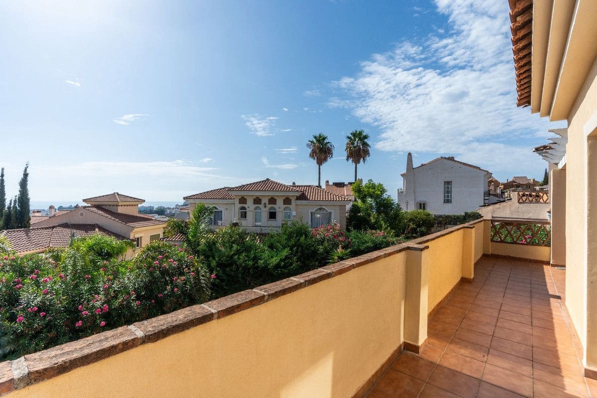 Chalet de 4 habitaciones en Mijas en venta con piscina garaje - 995.000 € (Ref: 9284015)