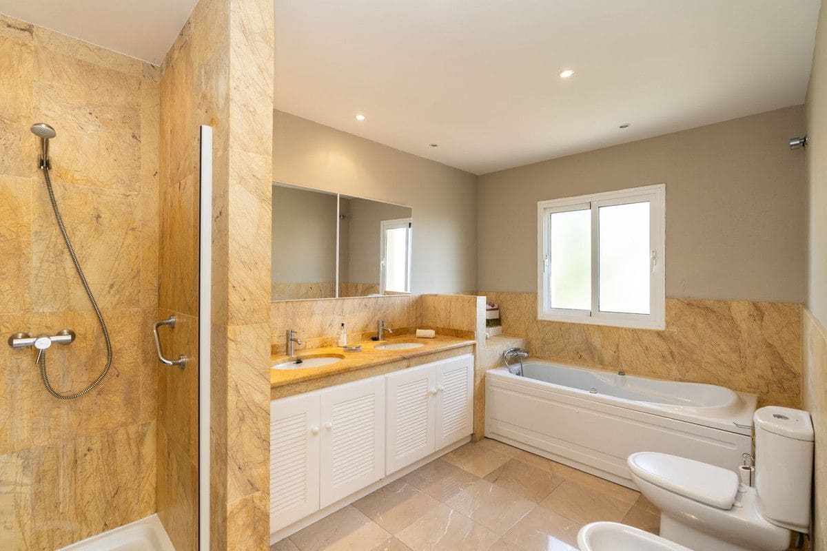 Chalet de 4 habitaciones en Mijas en venta con piscina garaje - 995.000 € (Ref: 9284015)