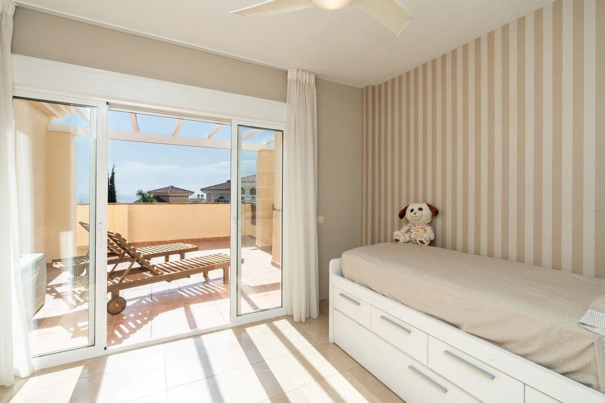 Chalet de 4 habitaciones en Mijas en venta con piscina garaje - 995.000 € (Ref: 9284015)