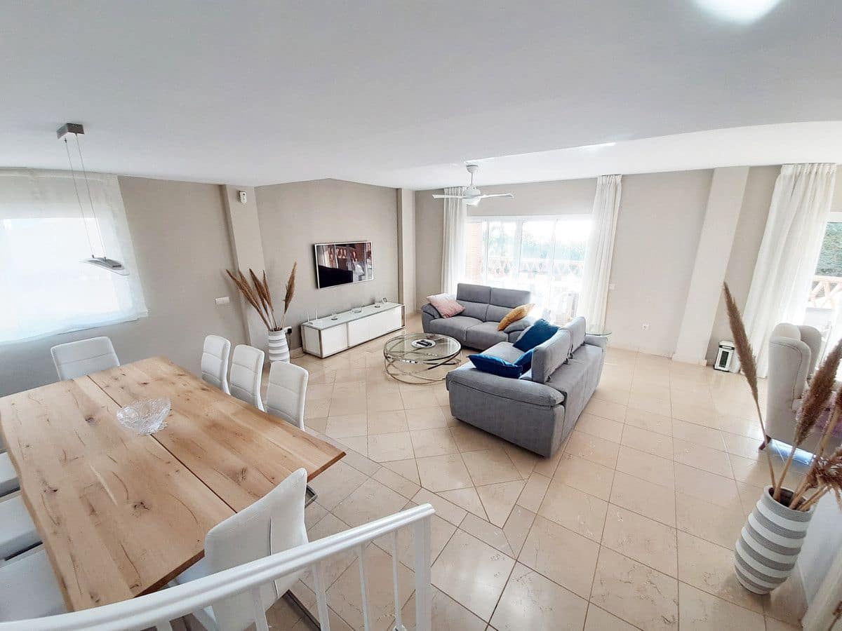 Chalet de 4 habitaciones en Mijas en venta con piscina garaje - 995.000 € (Ref: 9284015)