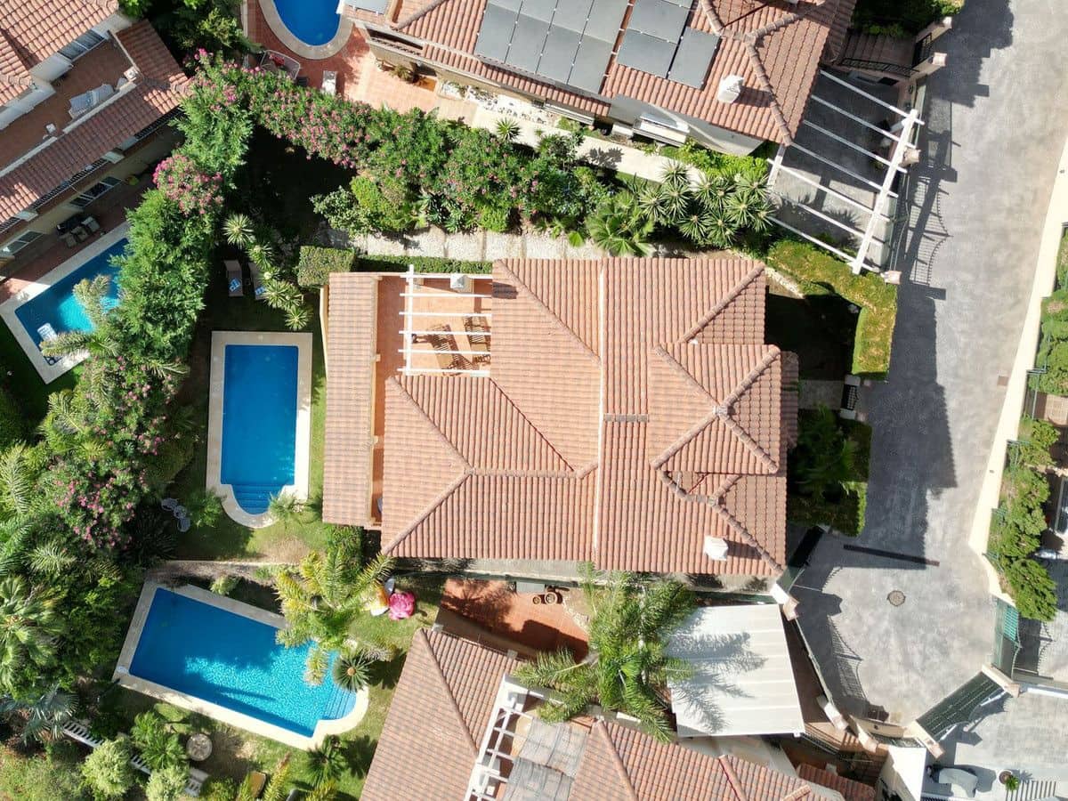 Chalet de 4 habitaciones en Mijas en venta con piscina garaje - 995.000 € (Ref: 9284015)