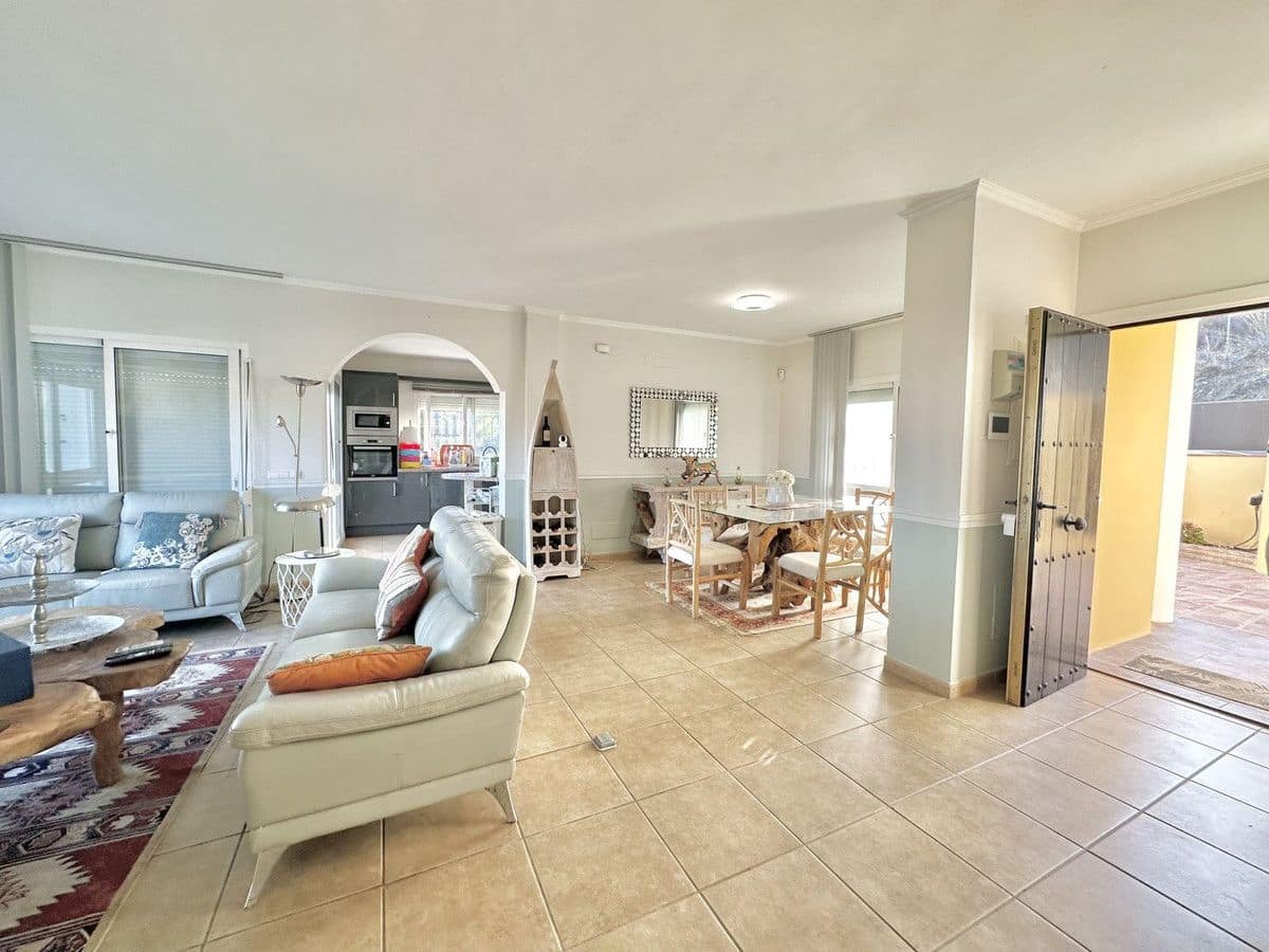 4 bedroom Villa for sale in Mijas with pool garage - € 880,000 (Ref: 9284020)