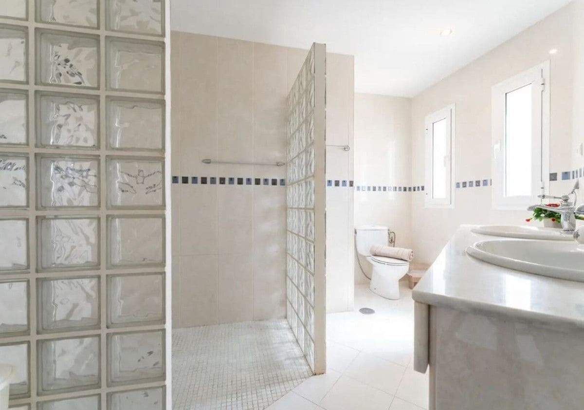 4 bedroom Villa for sale in Mijas with pool garage - € 880,000 (Ref: 9284020)