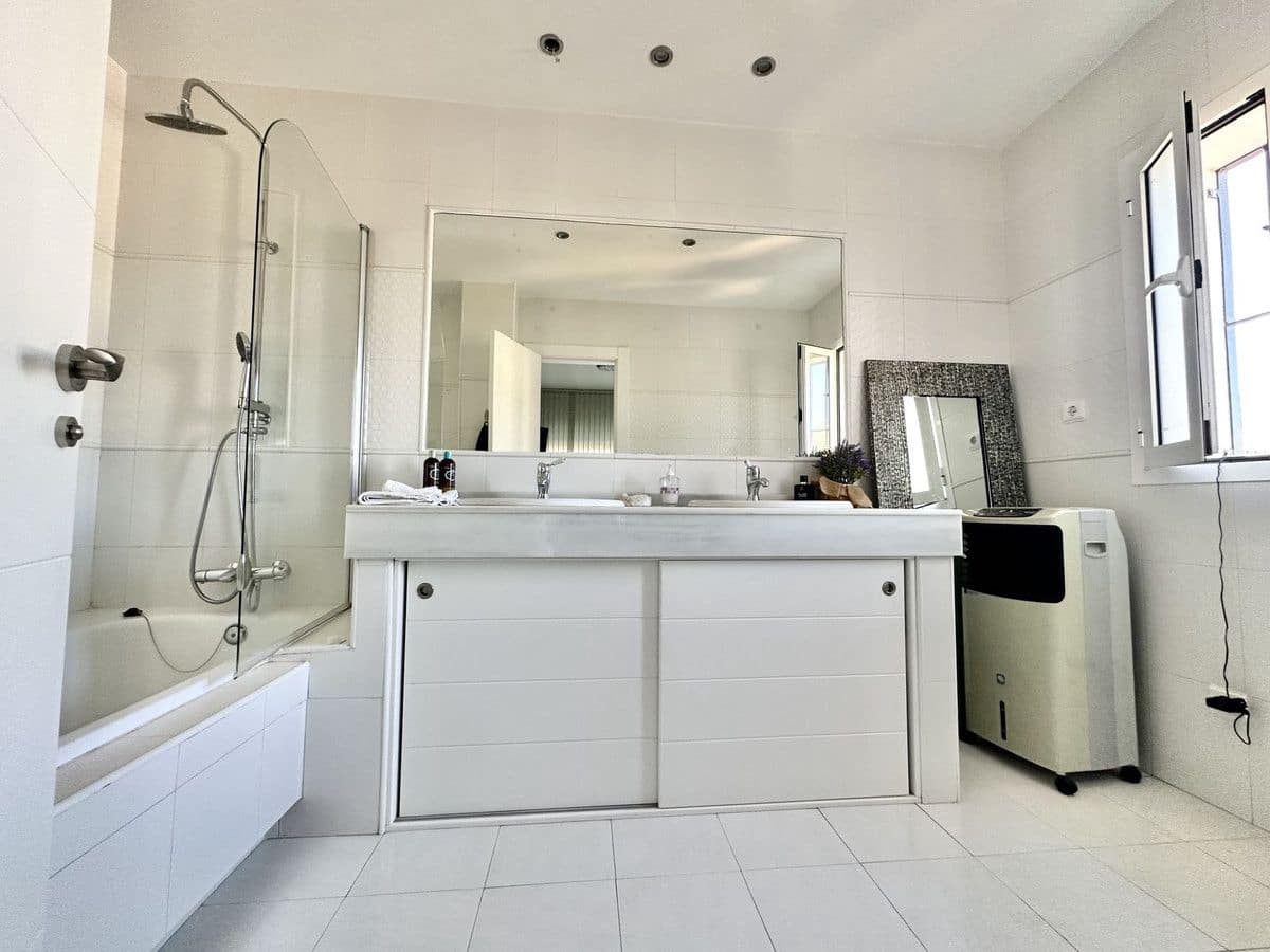 4 bedroom Villa for sale in Mijas with pool garage - € 880,000 (Ref: 9284020)