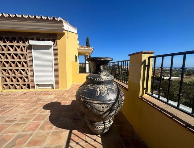 Chalet de 4 habitaciones en Centro, Mijas en venta con piscina garaje - 880.000 € (Ref: 9284020)