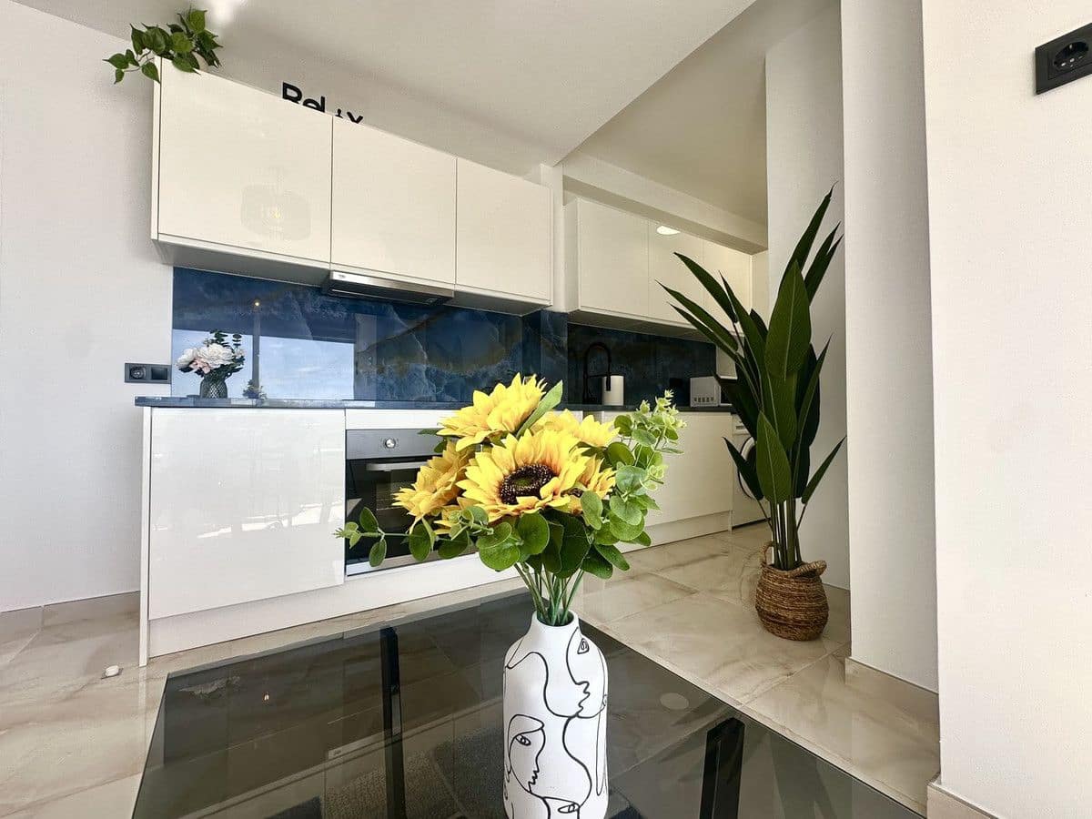 2 soverom Strandleiligheter til salgs i Mijas med svømmebasseng garasje - € 335 000 (Ref: 9284025)