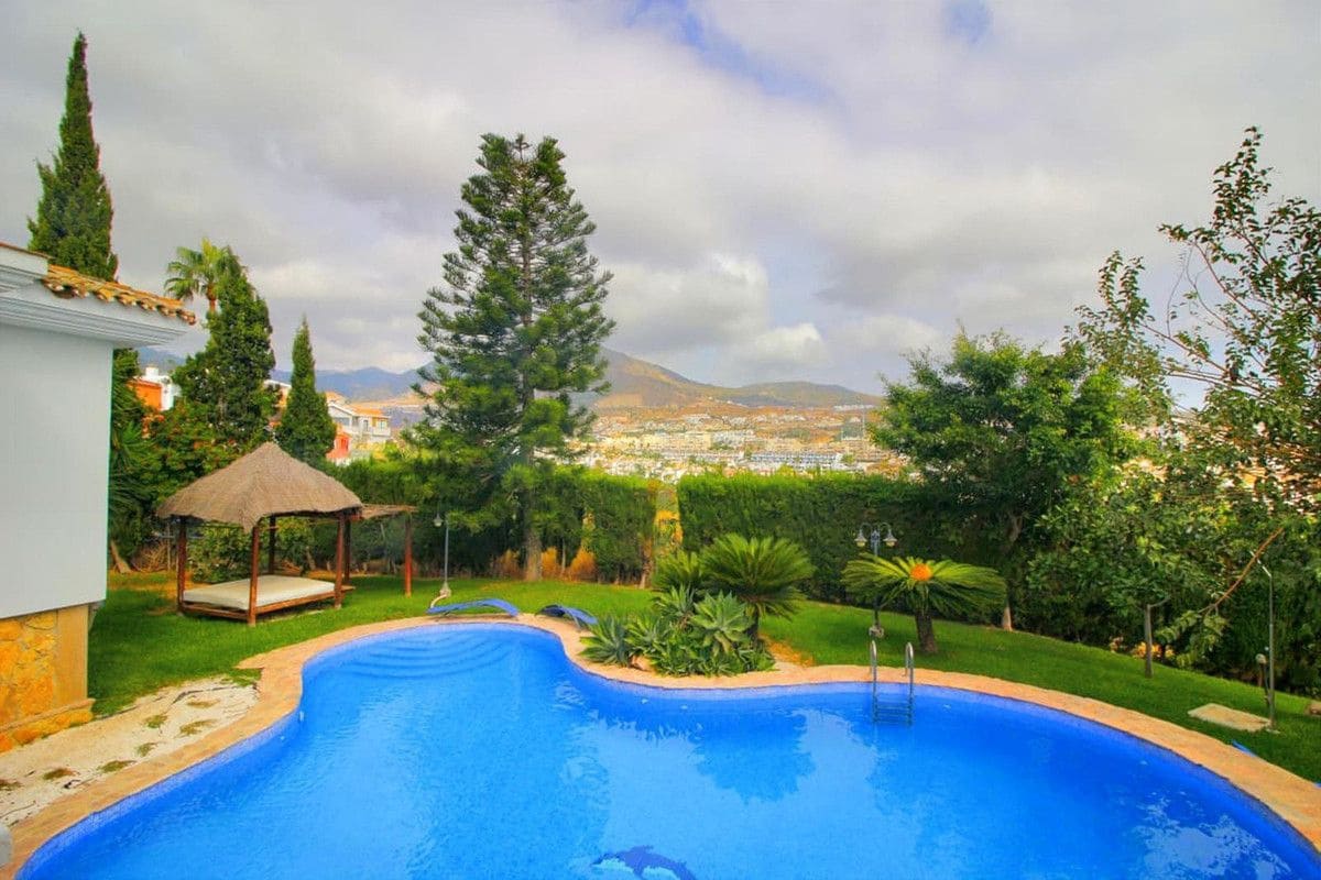 6 soveværelse Villa til salg i Benalmadena med swimmingpool garage - € 1.595.000 (Ref: 9287819)