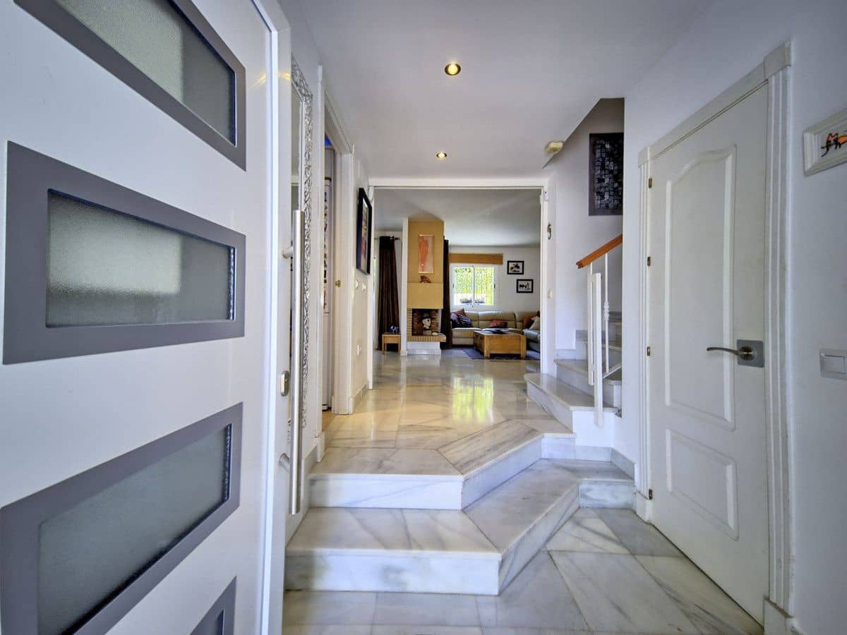 6 slaapkamer Huis te koop in Marbella met zwembad garage - € 899.999 (Ref: 9311456)