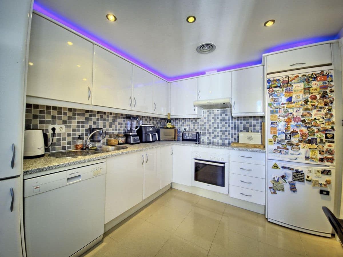 6 slaapkamer Huis te koop in Marbella met zwembad garage - € 899.999 (Ref: 9311456)