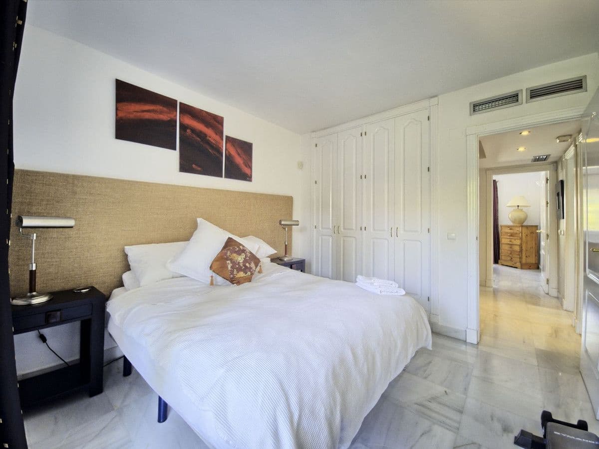 6 slaapkamer Huis te koop in Marbella met zwembad garage - € 899.999 (Ref: 9311456)