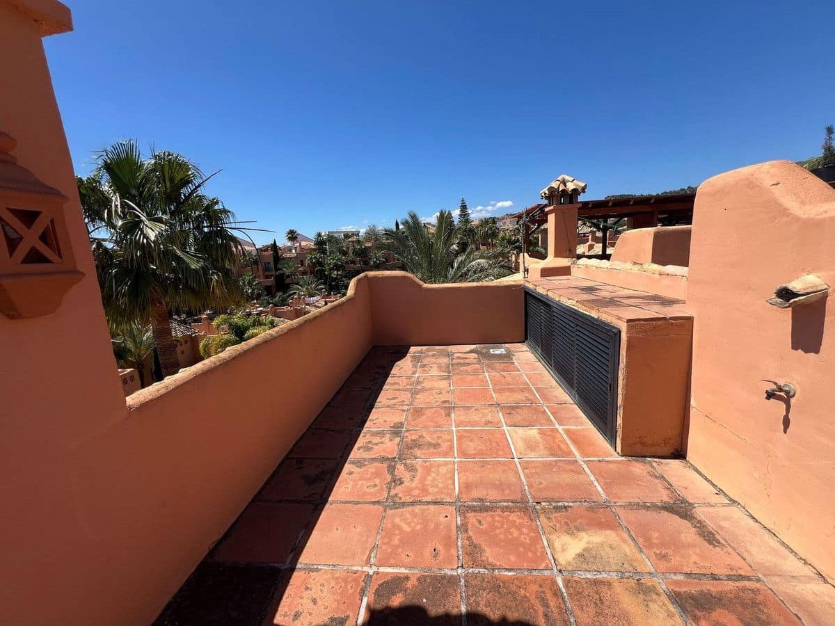 5 sypialnia Dom blizniak na sprzedaż w Mijas z basenem garażem - 495 000 € (Ref: 9314277)