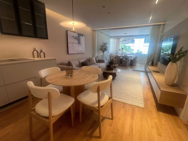 Apartamento de 3 habitaciones en Puerto Banus, Marbella en venta con piscina garaje - 995.000 € (Ref: 9346587)