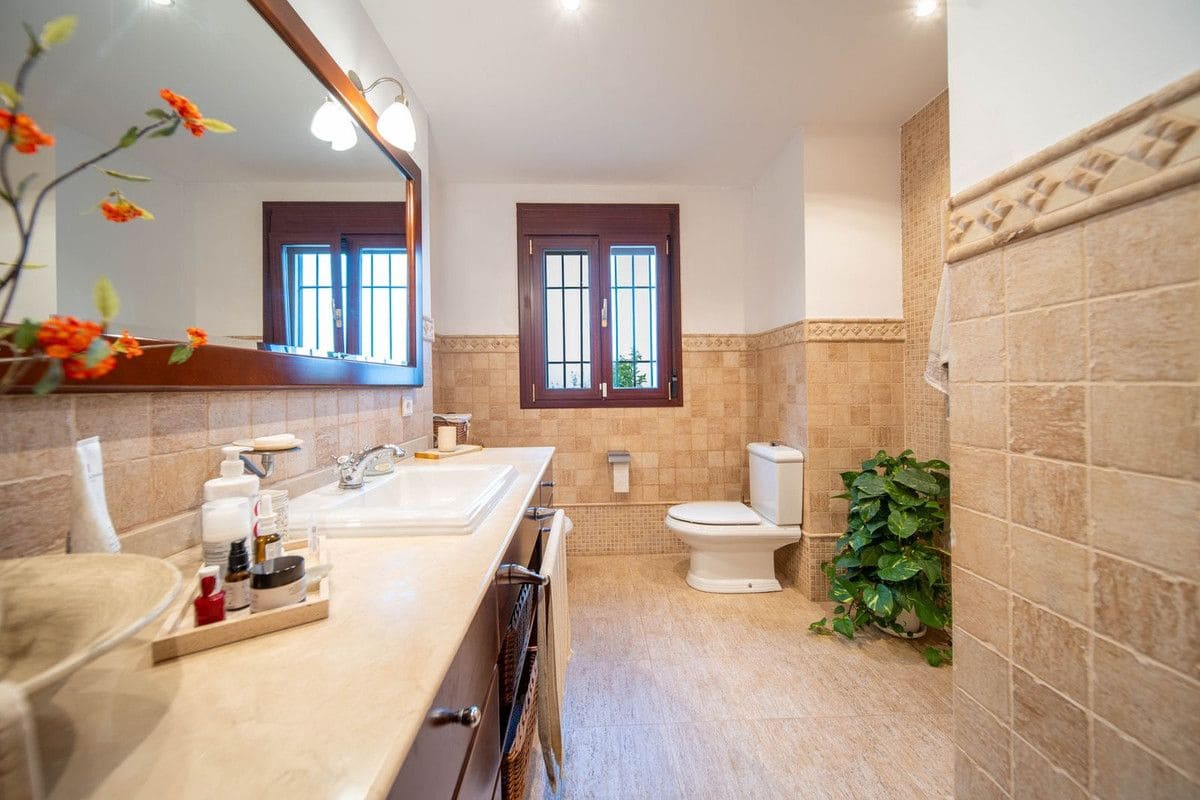 5 sypialnia Willa na sprzedaż w Mijas z basenem garażem - 1 150 000 € (Ref: 9374748)