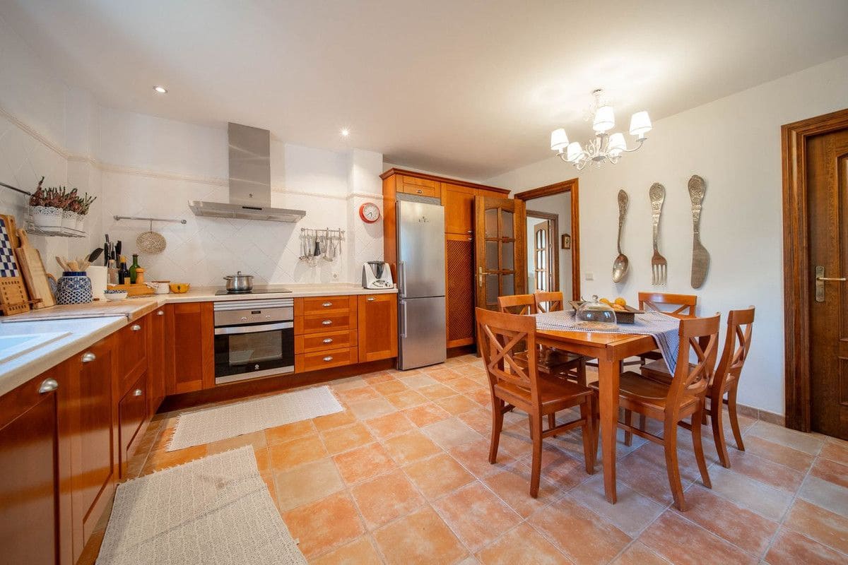 5 sypialnia Willa na sprzedaż w Mijas z basenem garażem - 1 150 000 € (Ref: 9374748)