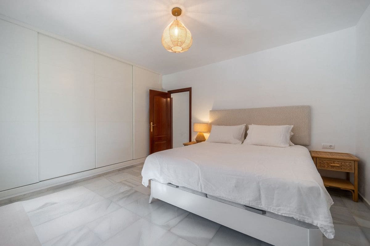 2 slaapkamer Villa te koop in Marbella met zwembad garage - € 825.000 (Ref: 9374750)