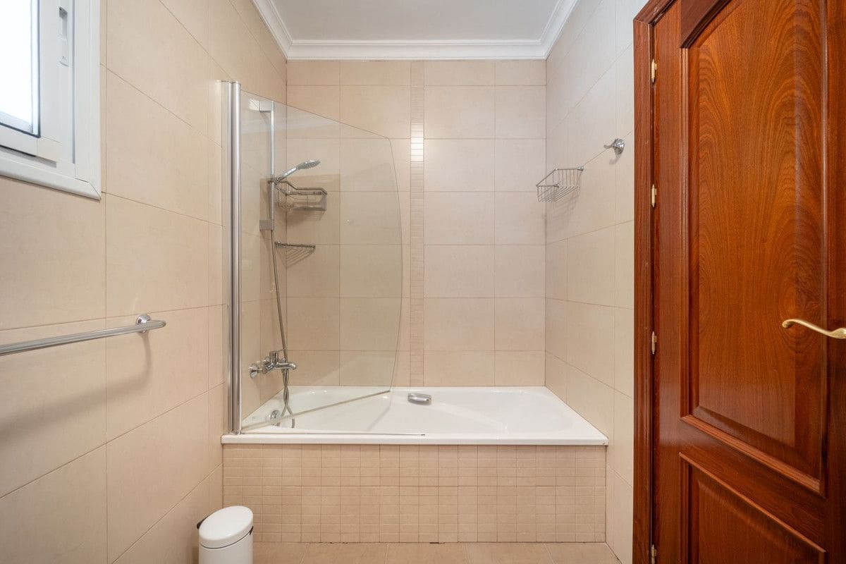 2 slaapkamer Villa te koop in Marbella met zwembad garage - € 825.000 (Ref: 9374750)