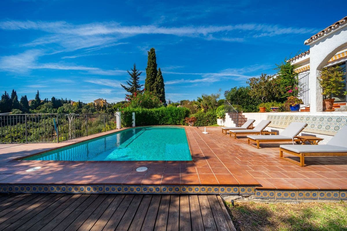 2 slaapkamer Villa te koop in Marbella met zwembad garage - € 825.000 (Ref: 9374750)