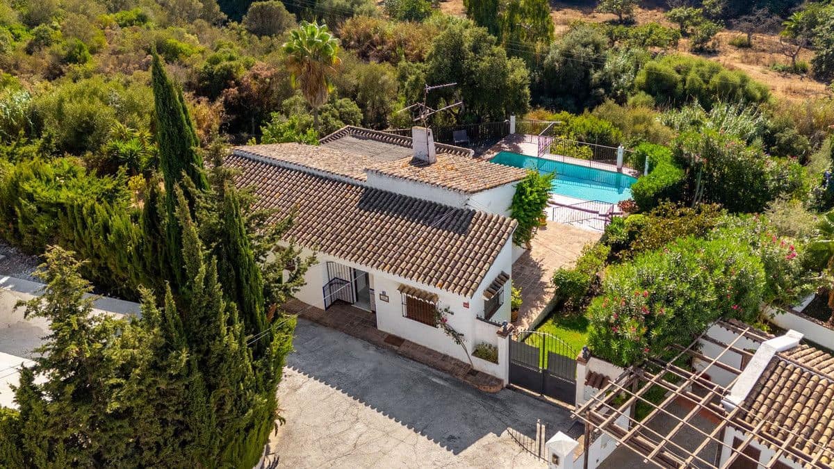 2 slaapkamer Villa te koop in Marbella met zwembad garage - € 825.000 (Ref: 9374750)
