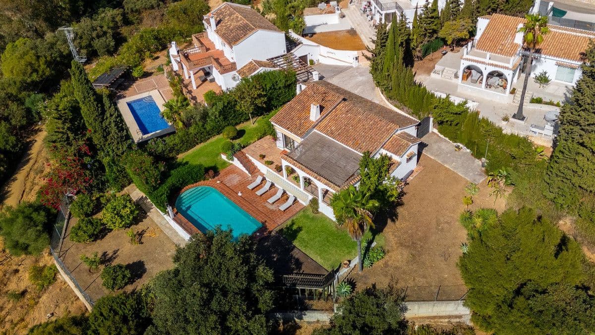 2 slaapkamer Villa te koop in Marbella met zwembad garage - € 825.000 (Ref: 9374750)