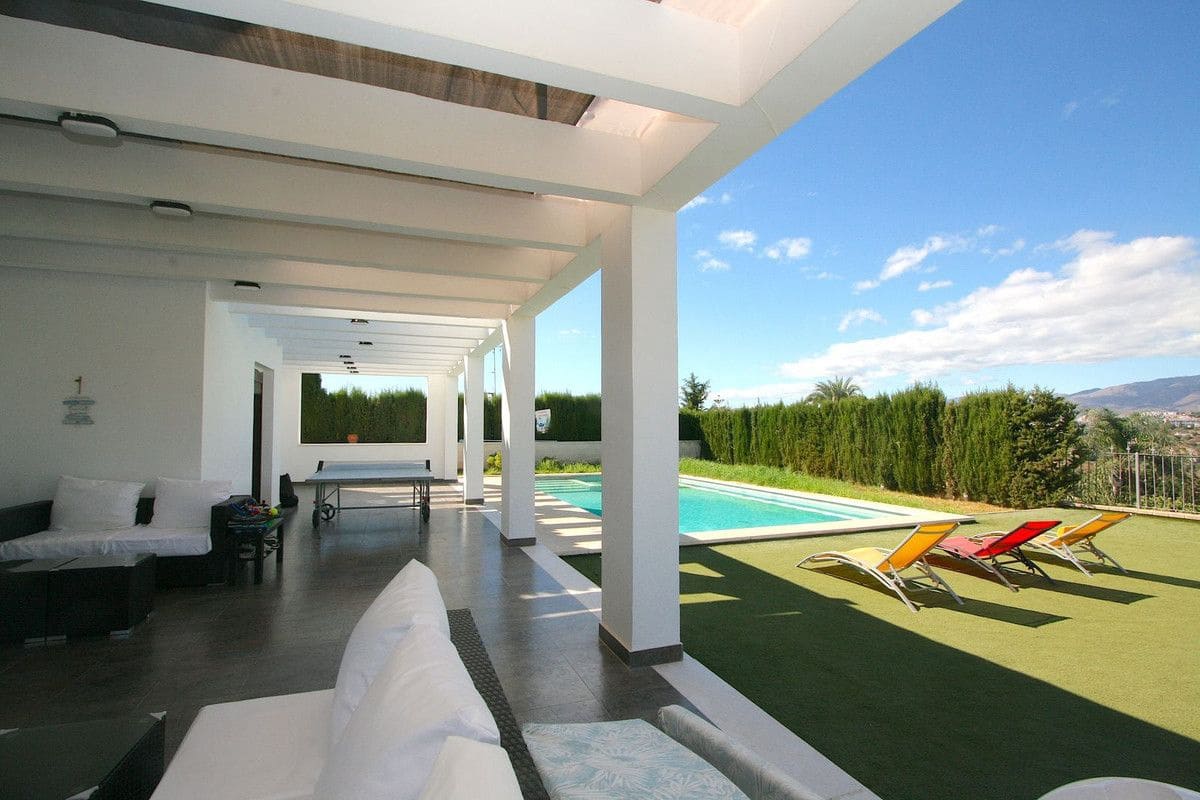 8 soverom Villa til salgs i Mijas med svømmebasseng garasje - € 1 590 750 (Ref: 9374752)