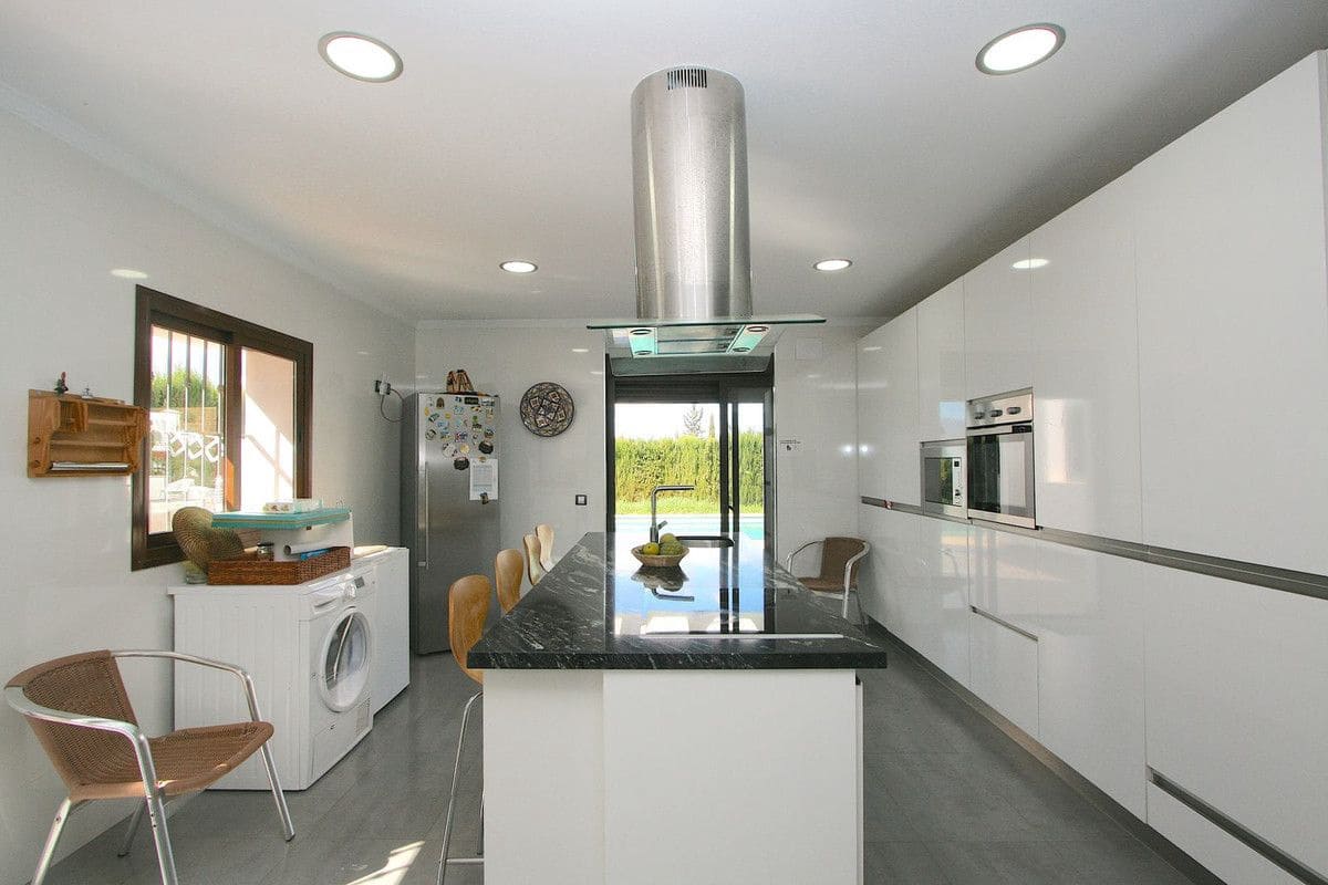 8 soverom Villa til salgs i Mijas med svømmebasseng garasje - € 1 590 750 (Ref: 9374752)