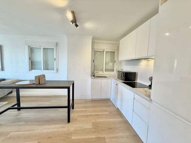 Apartamento de 2 habitaciones en Centro ciudad, Fuengirola en venta con piscina - 449.000 € (Ref: 9374761)