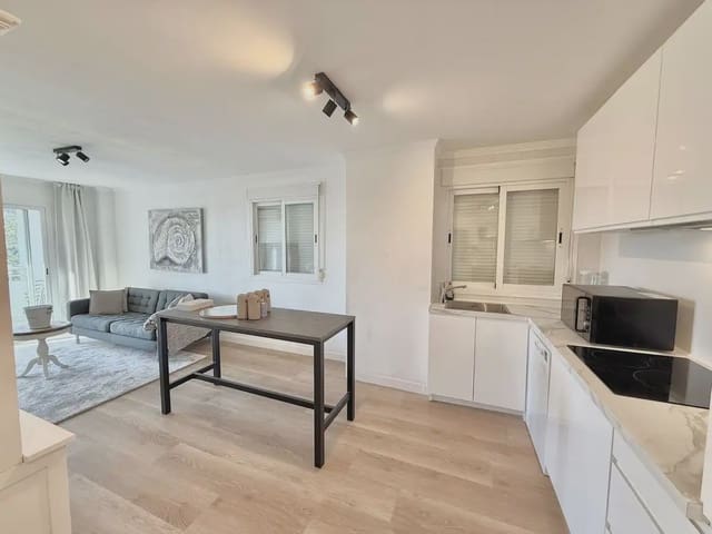 2 slaapkamer Appartement te koop in Centro ciudad, Fuengirola met zwembad - € 449.000 (Ref: 9374761)
