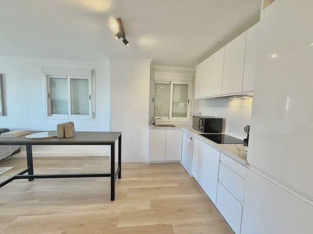 2 slaapkamer Appartement te koop in Centro ciudad, Fuengirola met zwembad - € 449.000 (Ref: 9374761)
