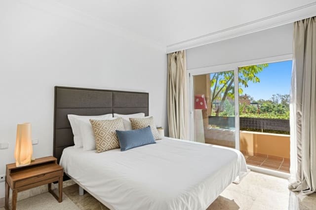 Apartamento de 2 habitaciones en Nueva Andalucía Centro, Marbella en venta con piscina garaje - 590.000 € (Ref: 9374764)