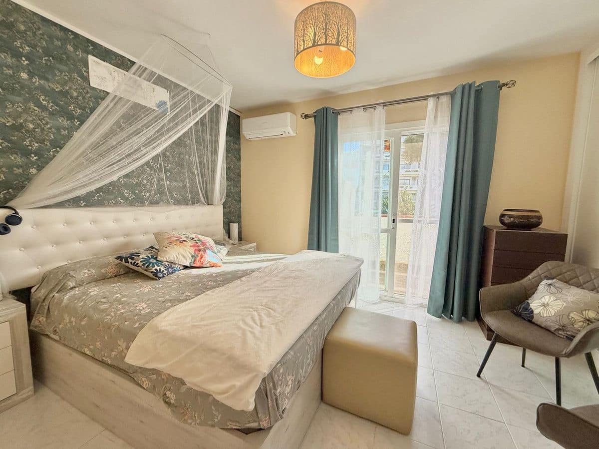 2 soverom Kjedet enebolig til salgs i Mijas med svømmebasseng garasje - € 425 000 (Ref: 9374774)