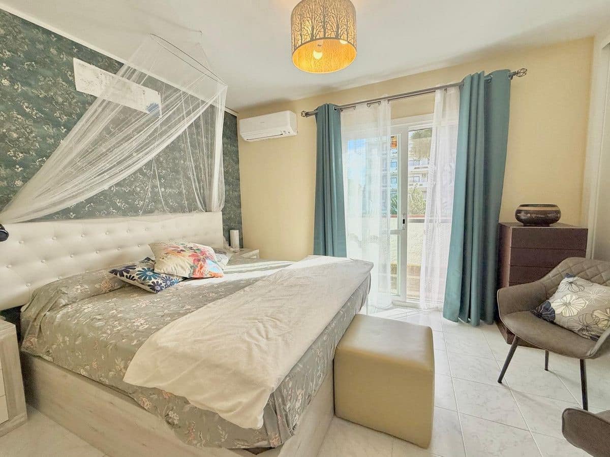 2 soverom Kjedet enebolig til salgs i Mijas med svømmebasseng garasje - € 425 000 (Ref: 9374774)