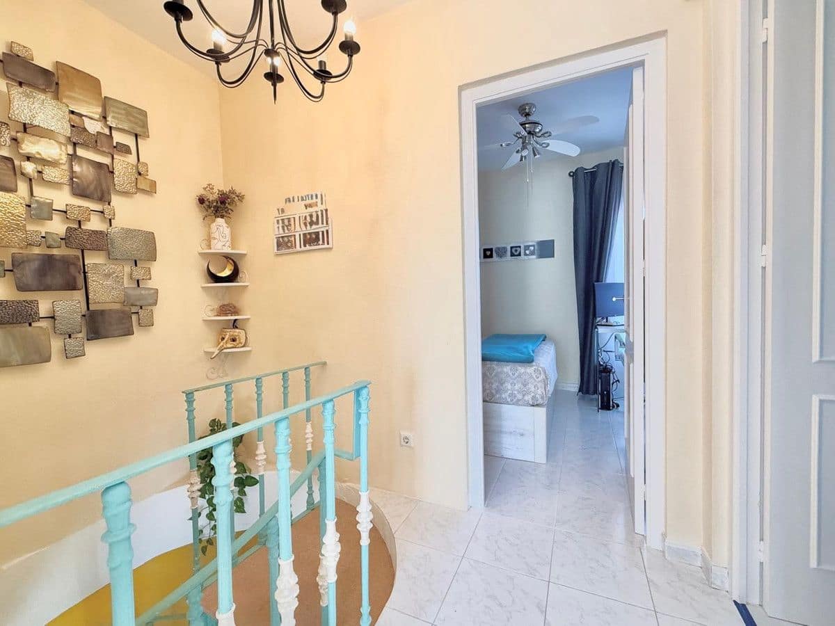 2 soverom Kjedet enebolig til salgs i Mijas med svømmebasseng garasje - € 425 000 (Ref: 9374774)