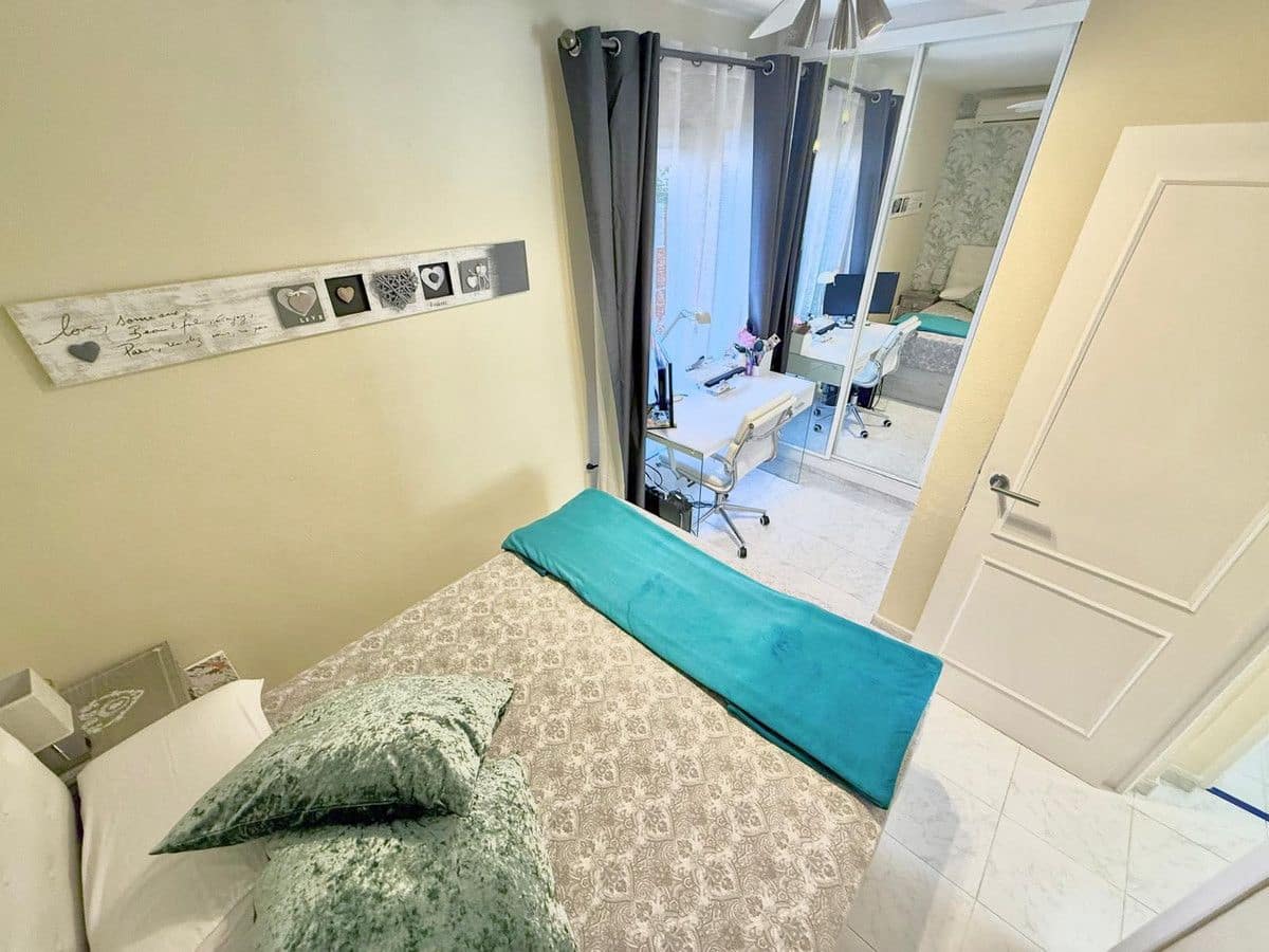 2 soverom Kjedet enebolig til salgs i Mijas med svømmebasseng garasje - € 425 000 (Ref: 9374774)