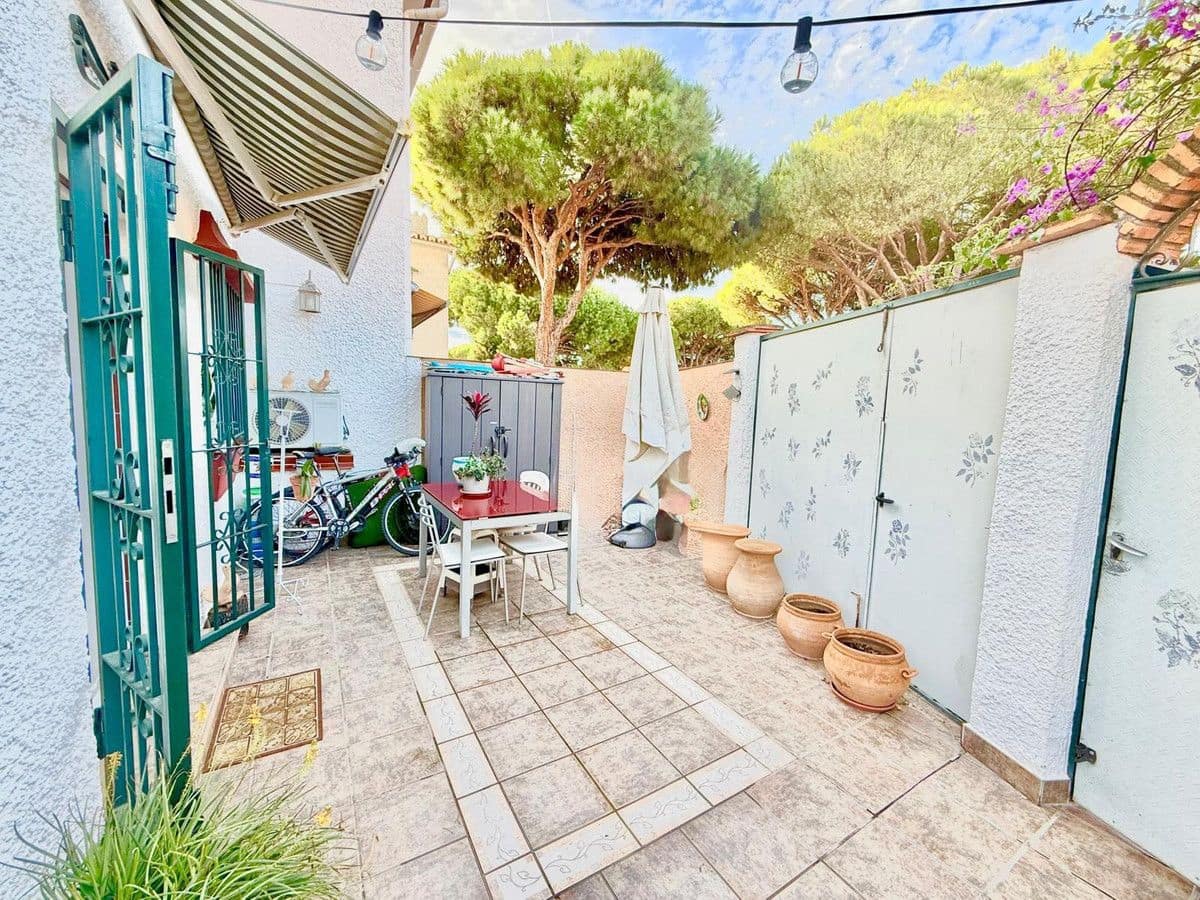 2 soverom Kjedet enebolig til salgs i Mijas med svømmebasseng garasje - € 425 000 (Ref: 9374774)