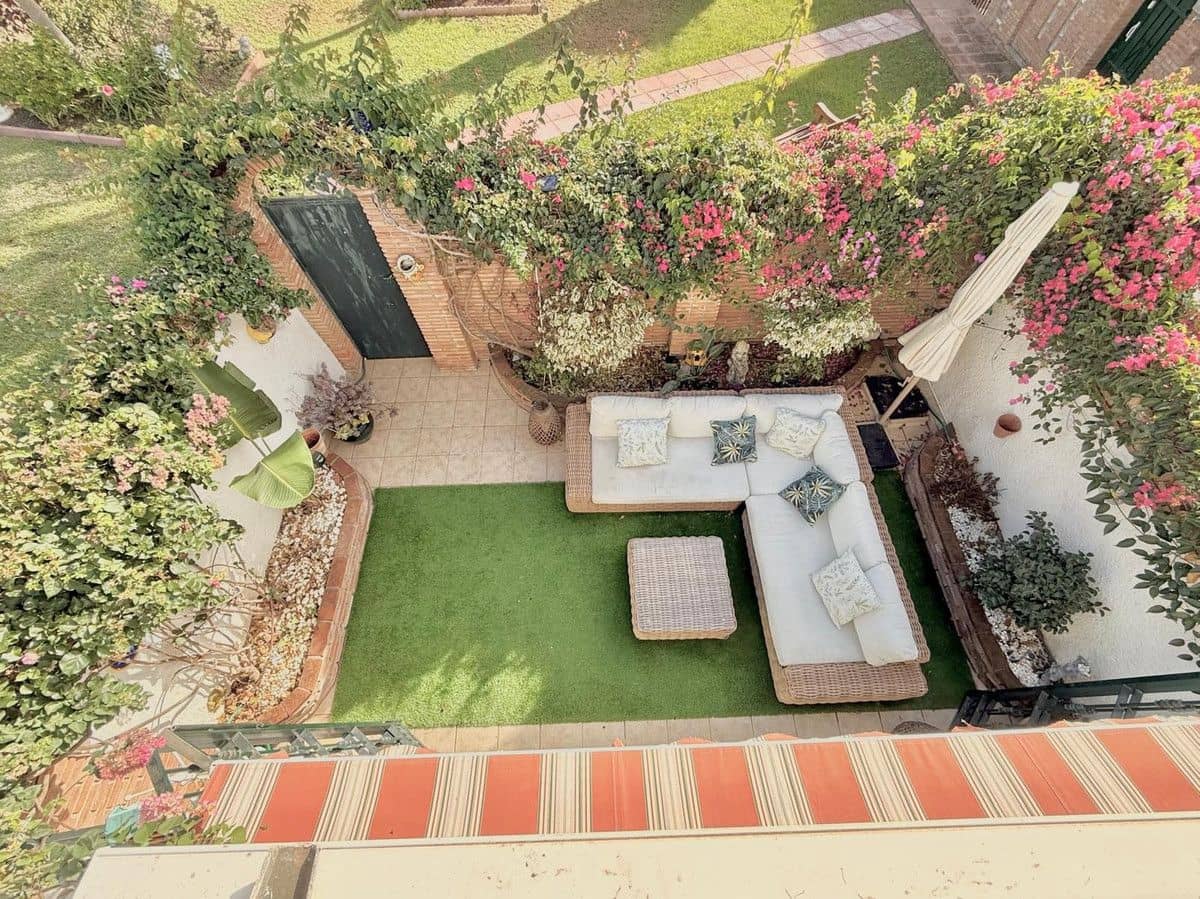 2 soverom Kjedet enebolig til salgs i Mijas med svømmebasseng garasje - € 425 000 (Ref: 9374774)