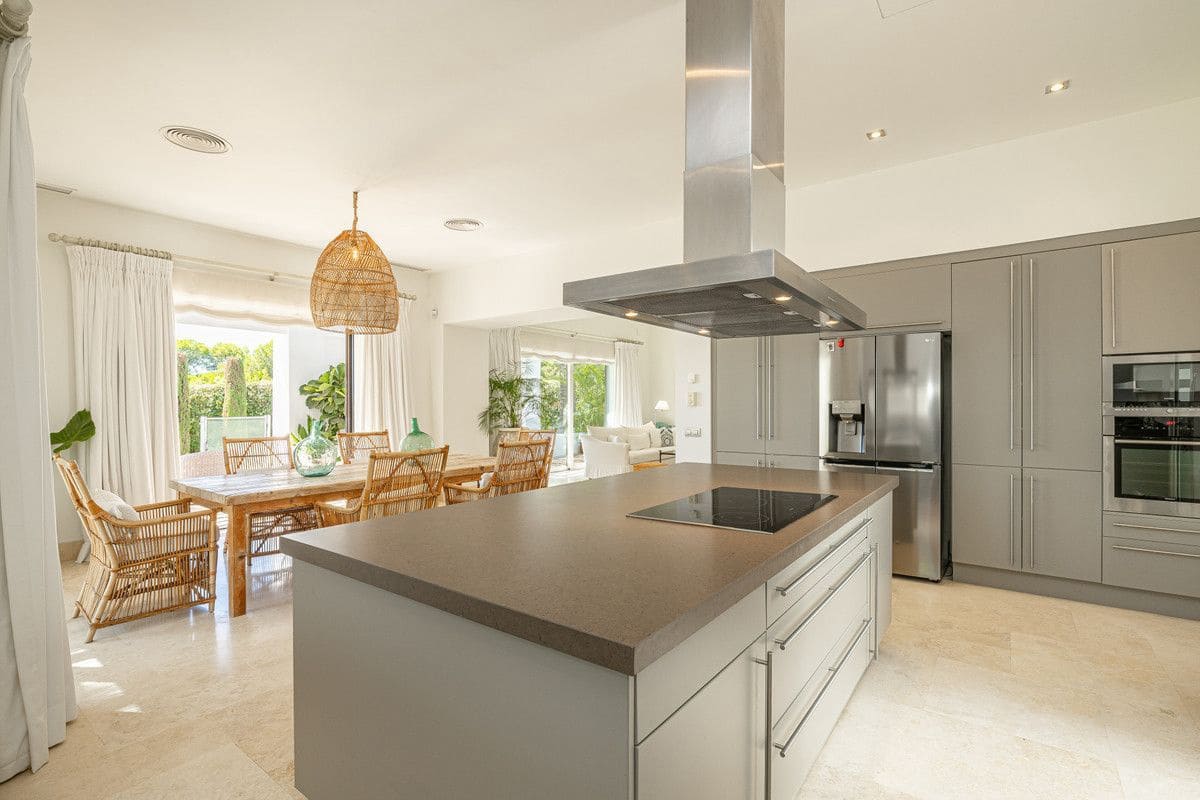 4 soveværelse Villa til salg i Casares med swimmingpool garage - € 4.550.000 (Ref: 9374775)