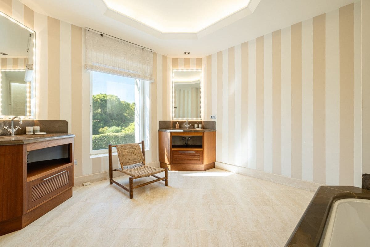 4 soveværelse Villa til salg i Casares med swimmingpool garage - € 4.550.000 (Ref: 9374775)