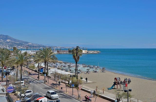 4 sypialnia Apartament przy plaży na sprzedaż w Centro ciudad, Fuengirola - 1 150 000 € (Ref: 9374776)