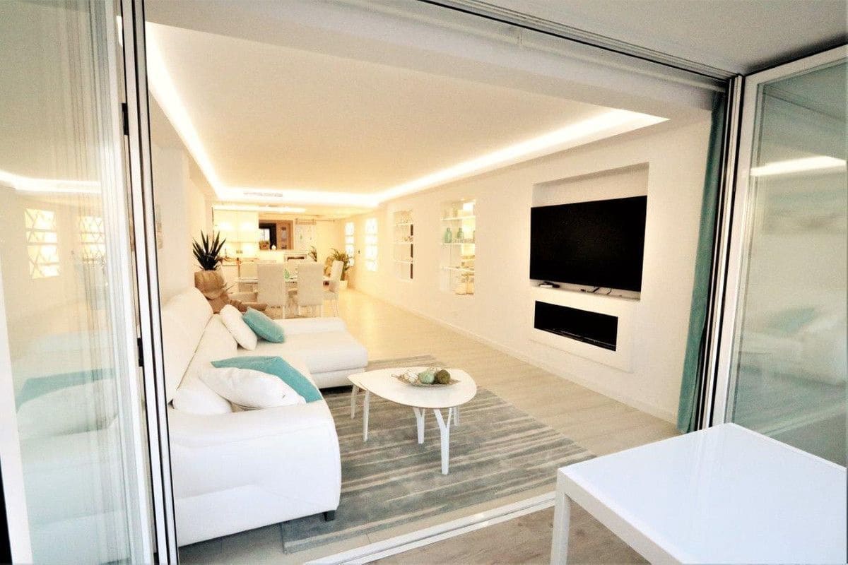 4 bedroom Beach Apartment for sale in Fuengirola - € 1,150,000 (Ref: 9374776)