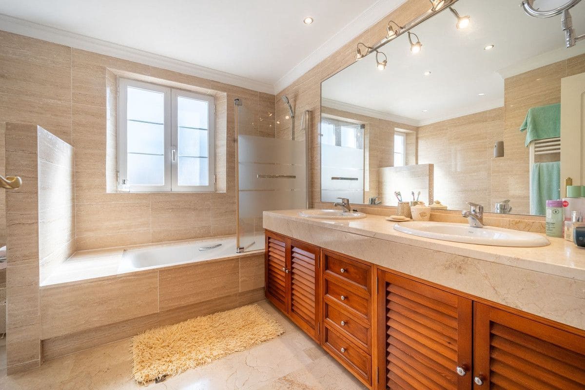 3 soveværelse Semi-Rækkehus til salg i Marbella med swimmingpool garage - € 675.000 (Ref: 9374778)