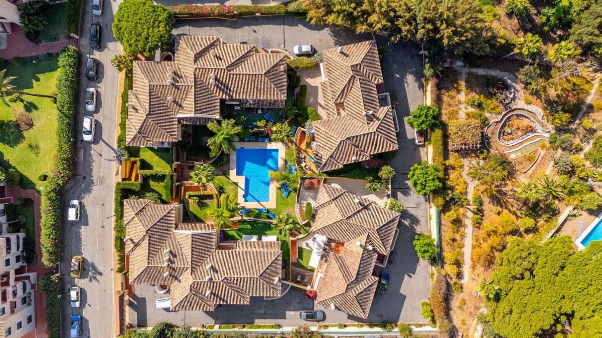 3 soveværelse Semi-Rækkehus til salg i Marbella med swimmingpool garage - € 675.000 (Ref: 9374778)