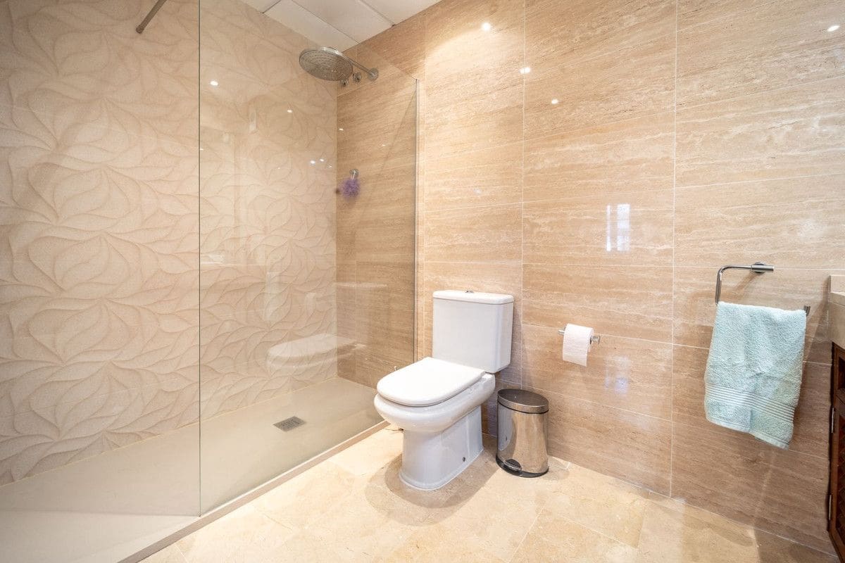 3 soverom Kjedet enebolig til salgs i Marbella med svømmebasseng garasje - € 675 000 (Ref: 9374778)